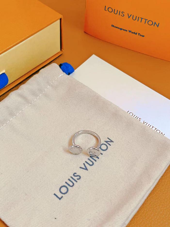 replica,repliche,fake,1:1,earrings,bracelet,ring,jewelry Anello Louuis Vuitton con borchie (DF14) replica,repliche,fake,1:1,earrings,bracelet,ring,jewelry Anello Louuis Vuitton con borchie (DF14)