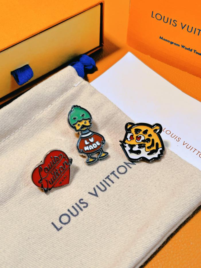 replica,repliche,fake,1:1,earrings,bracelet,ring,jewelry Louuis Vuitton MP3232 set a tre pin (FCB9) replica,repliche,fake,1:1,earrings,bracelet,ring,jewelry Louuis Vuitton MP3232 set a tre pin (FCB9)