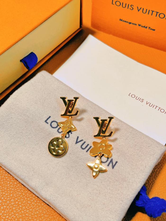replica,repliche,fake,1:1,earrings,bracelet,ring,jewelry Collana scoscesa con monogramma Louuis Vuitton (01D7) replica,repliche,fake,1:1,earrings,bracelet,ring,jewelry Collana scoscesa con monogramma Louuis Vuitton (01D7)