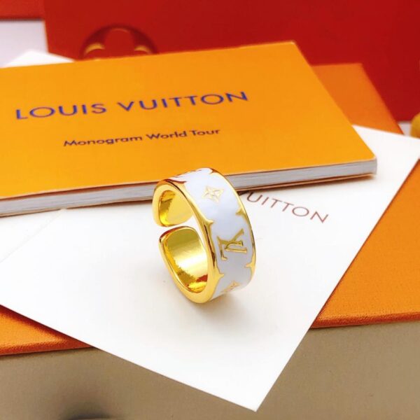 replica,repliche,fake,1:1,earrings,bracelet,ring,jewelry Ultimo anello antigoccia per olio bianco di Louuis Vuitton (100D)