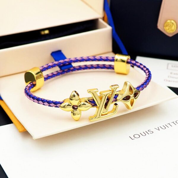 Louuis Vuitton Bracciale in filo di acciaio color fiore con lettera viola blu (B322)