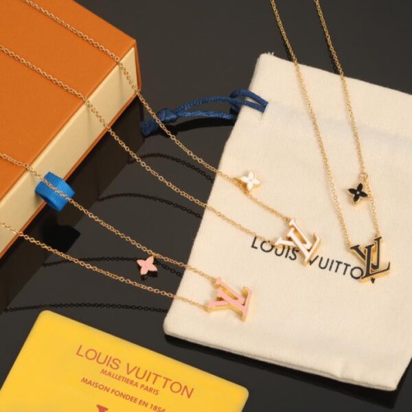 Collana Louis Vuitton con lettera goccia d'olio Collana Louis Vuitton (1415)