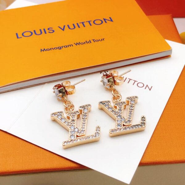 replica,repliche,fake,1:1,earrings,bracelet,ring,jewelry Gli ultimi orecchini a bottone con diamanti in oro rosa di Louuis Vuitton (0B98)