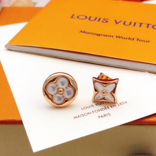 replica,repliche,fake,1:1,earrings,bracelet,ring,jewelry Gli ultimi orecchini a bottone in madreperla bianca di Louuis Vuitton (F549)