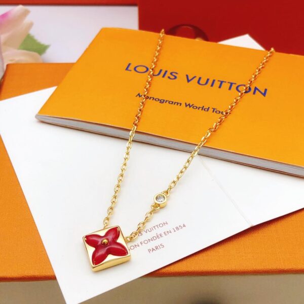 L'ultima collana di madreperla rossa di Louuis Vuitton (7EFC)