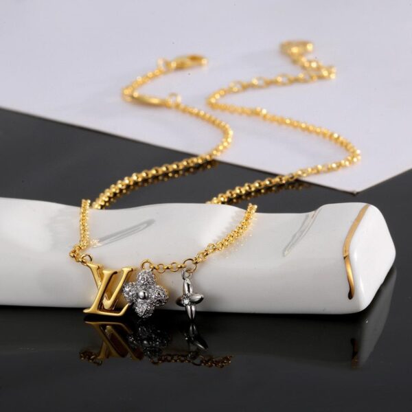 Collana Louis Vuitton con lettere e fiori (4118)