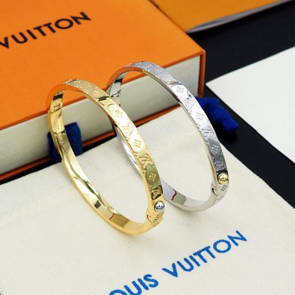 Il nuovo bracciale in ottone Nanogram di Louis Vuitton (6DF0)