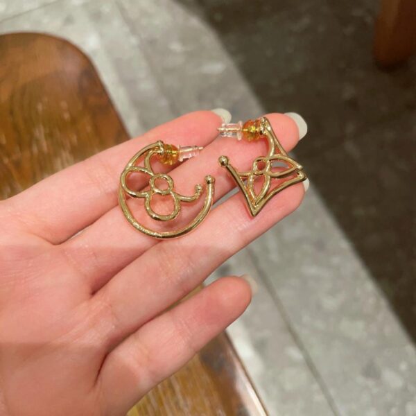replica,repliche,fake,1:1,earrings,bracelet,ring,jewelry Orecchini Louis Vuitton stile quadrifoglio lettera AB (7E42)