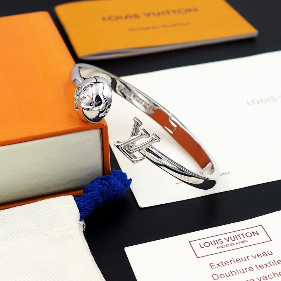 replica,repliche,fake,1:1,earrings,bracelet,ring,jewelry Bracciale Louis Vuitton Louisette Signature (8A0E) replica,repliche,fake,1:1,earrings,bracelet,ring,jewelry Bracciale Louis Vuitton Louisette Signature (8A0E)