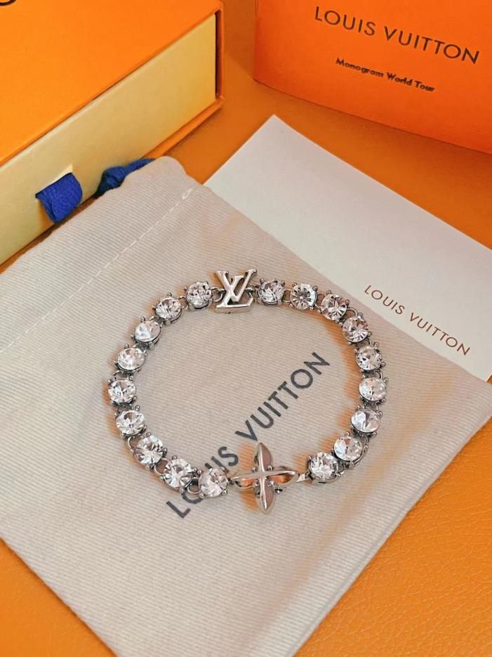 replica,repliche,fake,1:1,earrings,bracelet,ring,jewelry Bracciale Louis Vuitton con cristalli (DBF4) replica,repliche,fake,1:1,earrings,bracelet,ring,jewelry Bracciale Louis Vuitton con cristalli (DBF4)