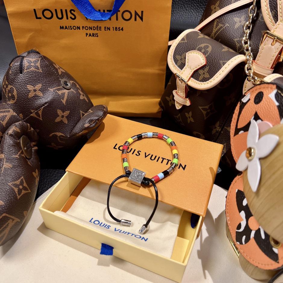 replica,repliche,fake,1:1,earrings,bracelet,ring,jewelry Bracciale Louis Vuitton Paradise con perline arcobaleno (B712) replica,repliche,fake,1:1,earrings,bracelet,ring,jewelry Bracciale Louis Vuitton Paradise con perline arcobaleno (B712)