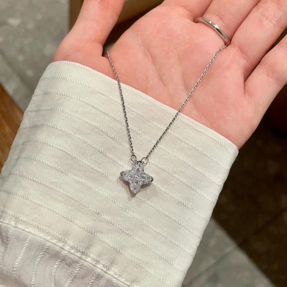 replica,repliche,fake,1:1,earrings,bracelet,ring,jewelry LOUISVUITTON ciondolo con motivo classico Collana con ciondolo con logo del marchio LV (E139) replica,repliche,fake,1:1,earrings,bracelet,ring,jewelry LOUISVUITTON ciondolo con motivo classico Collana con ciondolo con logo del marchio LV (E139)