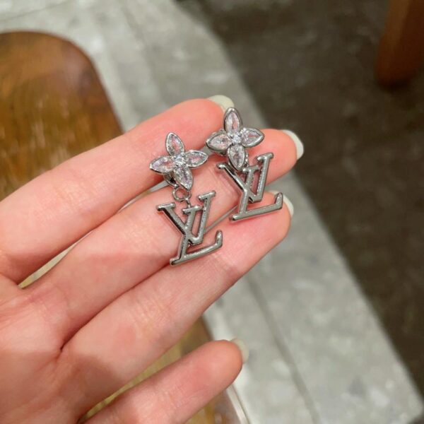 replica,repliche,fake,1:1,earrings,bracelet,ring,jewelry Orecchini a bottone Louis Vuitton (CB93)