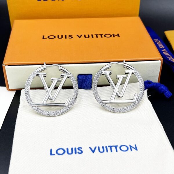 replica,repliche,fake,1:1,earrings,bracelet,ring,jewelry Orecchini a cerchio grandi con lettere intarsiate di cristalli Louuis Vuitton (D476)