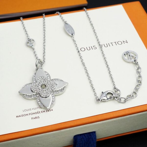 replica,repliche,fake,1:1,earrings,bracelet,ring,jewelry Collana medaglione Louis Vuitton (CB24)