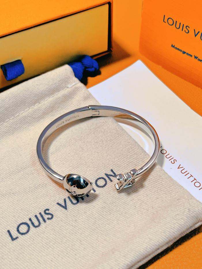 replica,repliche,fake,1:1,earrings,bracelet,ring,jewelry Bracciale Louisette Signature (BA94) replica,repliche,fake,1:1,earrings,bracelet,ring,jewelry Bracciale Louisette Signature (BA94)