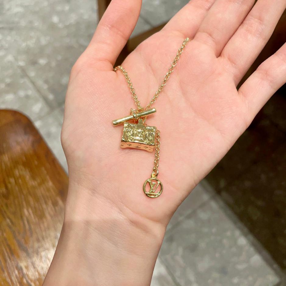 replica,repliche,fake,1:1,earrings,bracelet,ring,jewelry LOUISVUITTON ciondolo con motivo classico Collana con ciondolo con logo del marchio LV (F9AC) replica,repliche,fake,1:1,earrings,bracelet,ring,jewelry LOUISVUITTON ciondolo con motivo classico Collana con ciondolo con logo del marchio LV (F9AC)