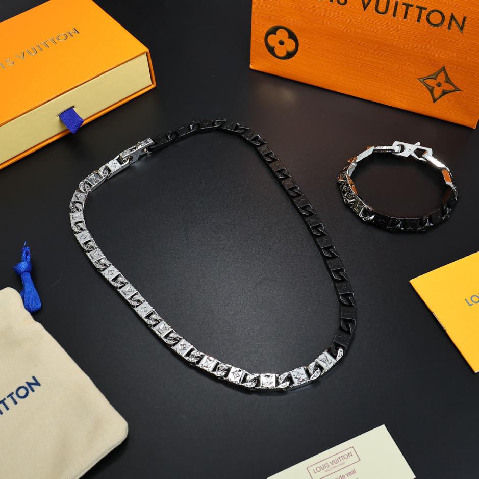 replica,repliche,fake,1:1,earrings,bracelet,ring,jewelry Collana legata con monogramma Louis Vuitton (DB03) replica,repliche,fake,1:1,earrings,bracelet,ring,jewelry Collana legata con monogramma Louis Vuitton (DB03)