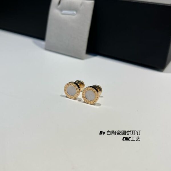 replica,repliche,fake,1:1,earrings,bracelet,ring,jewelry Orecchini torta tondi Bulgari Bv in ceramica bianca (4C34)