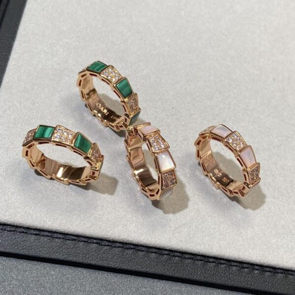 Anello Bvlgari con conchiglia bianca in osso di serpente (90D9)