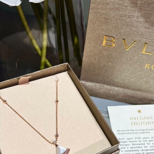 replica,repliche,fake,1:1,earrings,bracelet,ring,jewelry Collana Bulgari con diamanti rosa in edizione limitata per San Valentino cinese (9273)