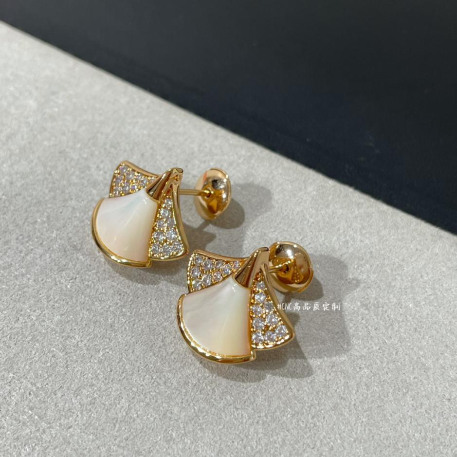 replica,repliche,fake,1:1,earrings,bracelet,ring,jewelry Orecchini a bottone con gonna di diamanti in madreperla di Bulgari Diva (1F4C) replica,repliche,fake,1:1,earrings,bracelet,ring,jewelry Orecchini a bottone con gonna di diamanti in madreperla di Bulgari Diva (1F4C)