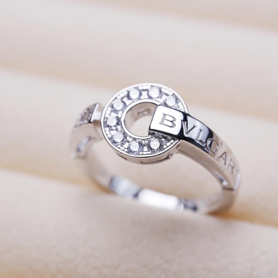 replica,repliche,fake,1:1,earrings,bracelet,ring,jewelry Anello Bulgari con moneta in rame BV in argento sterling versione oro bianco (9881) replica,repliche,fake,1:1,earrings,bracelet,ring,jewelry Anello Bulgari con moneta in rame BV in argento sterling versione oro bianco (9881)