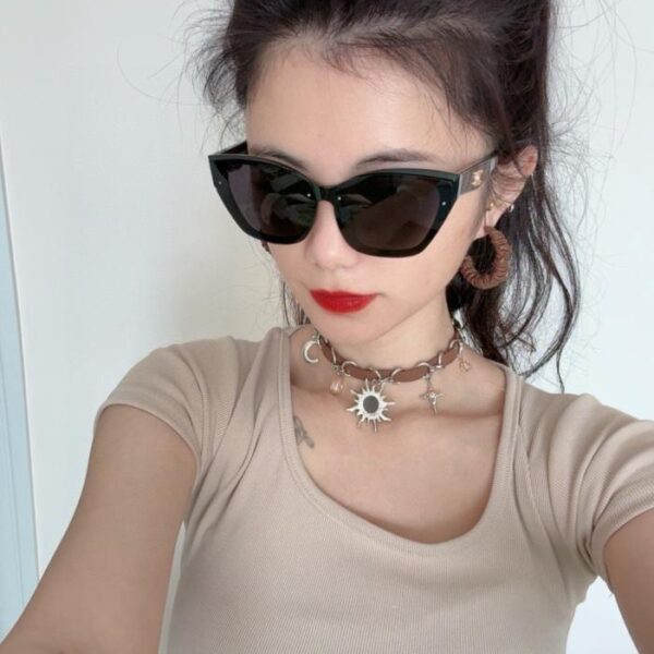 replica,repliche,fake,1:1,earrings,bracelet,ring,jewelry Occhiali da sole Chanel con montatura grande