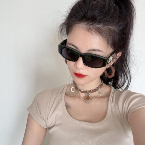 replica,repliche,fake,1:1,earrings,bracelet,ring,jewelry Occhiali da sole Chanel con montatura grande