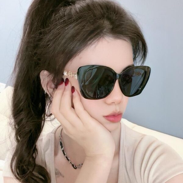 replica,repliche,fake,1:1,earrings,bracelet,ring,jewelry Occhiali da sole Chanel con montatura grande