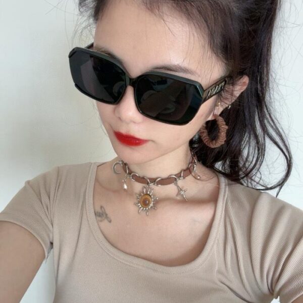 replica,repliche,fake,1:1,earrings,bracelet,ring,jewelry Occhiali da sole Prada con montatura squadrata
