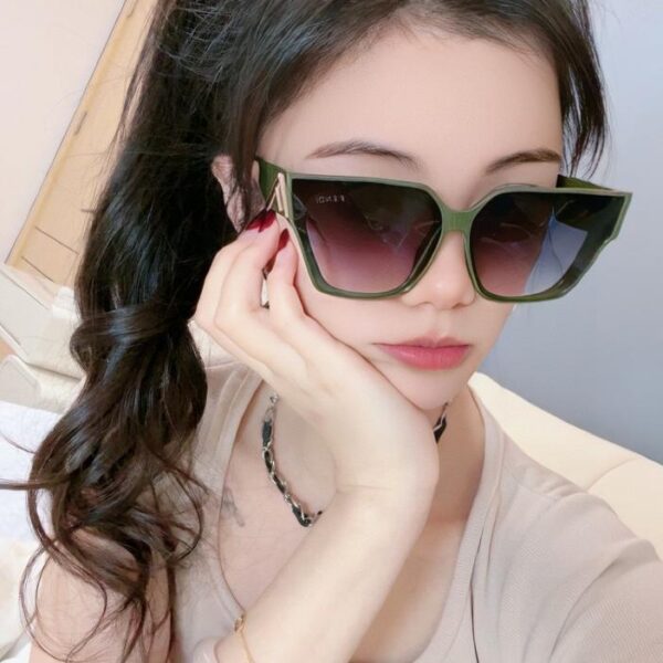replica,repliche,fake,1:1,earrings,bracelet,ring,jewelry [Fendi] Occhiali da sole quadrati alla moda Occhiali da sole di alta qualità Occhiali da sole HD da donna