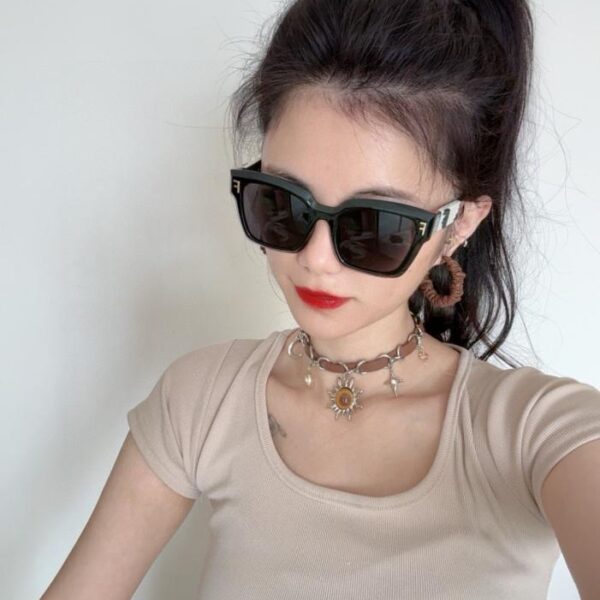 replica,repliche,fake,1:1,earrings,bracelet,ring,jewelry [Fendi] Occhiali da sole quadrati alla moda Occhiali da sole di alta qualità Occhiali da sole HD da donna