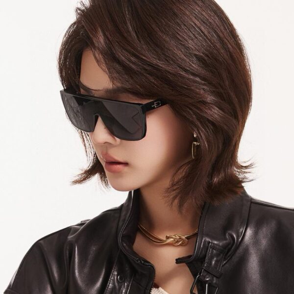 replica,repliche,fake,1:1,earrings,bracelet,ring,jewelry Nuovi occhiali da sole da guida monopezzo Gucci