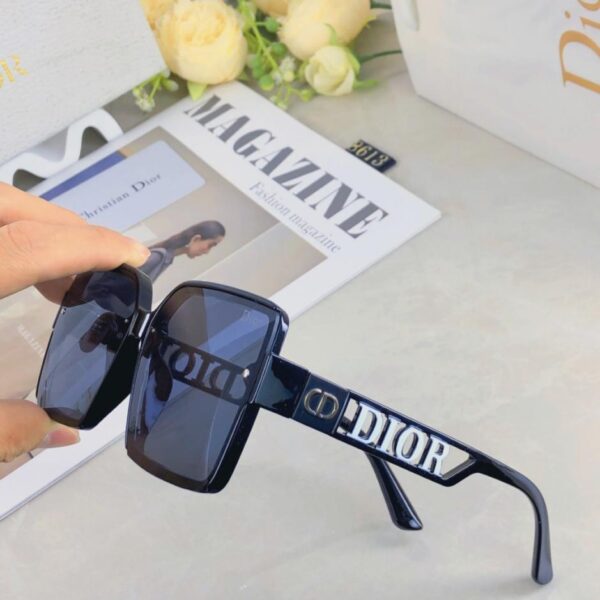replica,repliche,fake,1:1,earrings,bracelet,ring,jewelry I nuovi occhiali da sole da donna trendy personalizzati di Dior