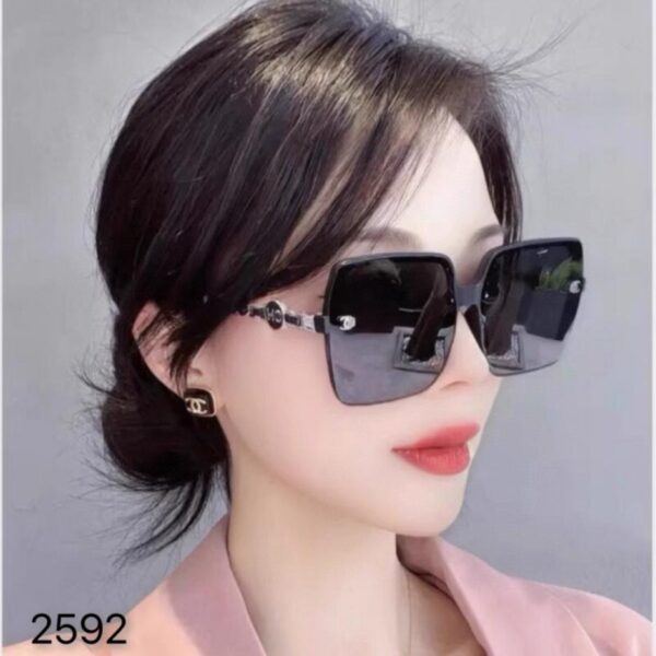replica,repliche,fake,1:1,earrings,bracelet,ring,jewelry La catena Chanel hot style definisce occhiali da sole polarizzati da donna in stile lusso leggero