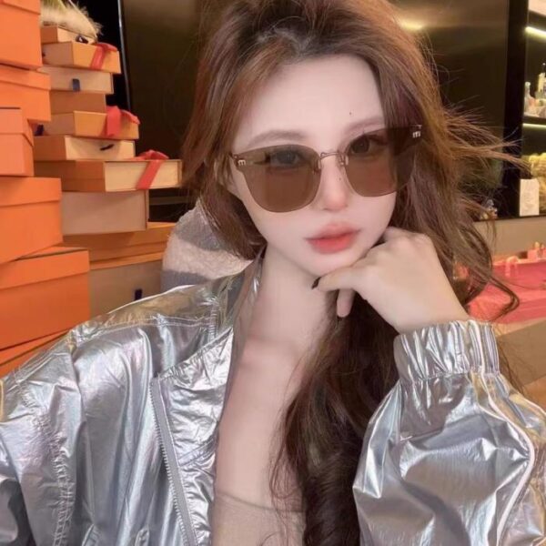 Miu Miu nuovi occhiali da sole da guida da donna occhiali da sole senza montatura in metallo