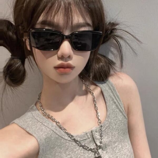 replica,repliche,fake,1:1,earrings,bracelet,ring,jewelry Occhiali da sole da donna GUCCI neri