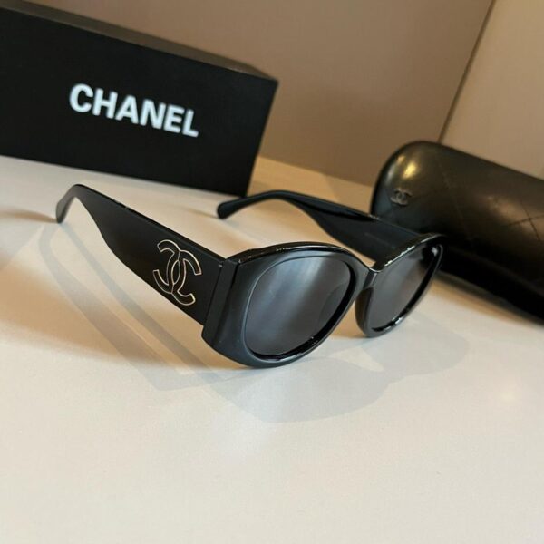 replica,repliche,fake,1:1,earrings,bracelet,ring,jewelry Occhiali da sole panda Chanel bianchi e neri