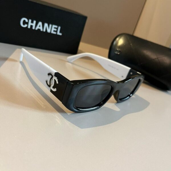 replica,repliche,fake,1:1,earrings,bracelet,ring,jewelry Occhiali da sole panda Chanel bianchi e neri