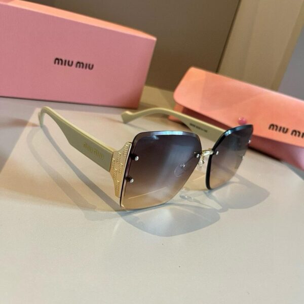 replica,repliche,fake,1:1,earrings,bracelet,ring,jewelry Nuovi occhiali da sole Miu Miu