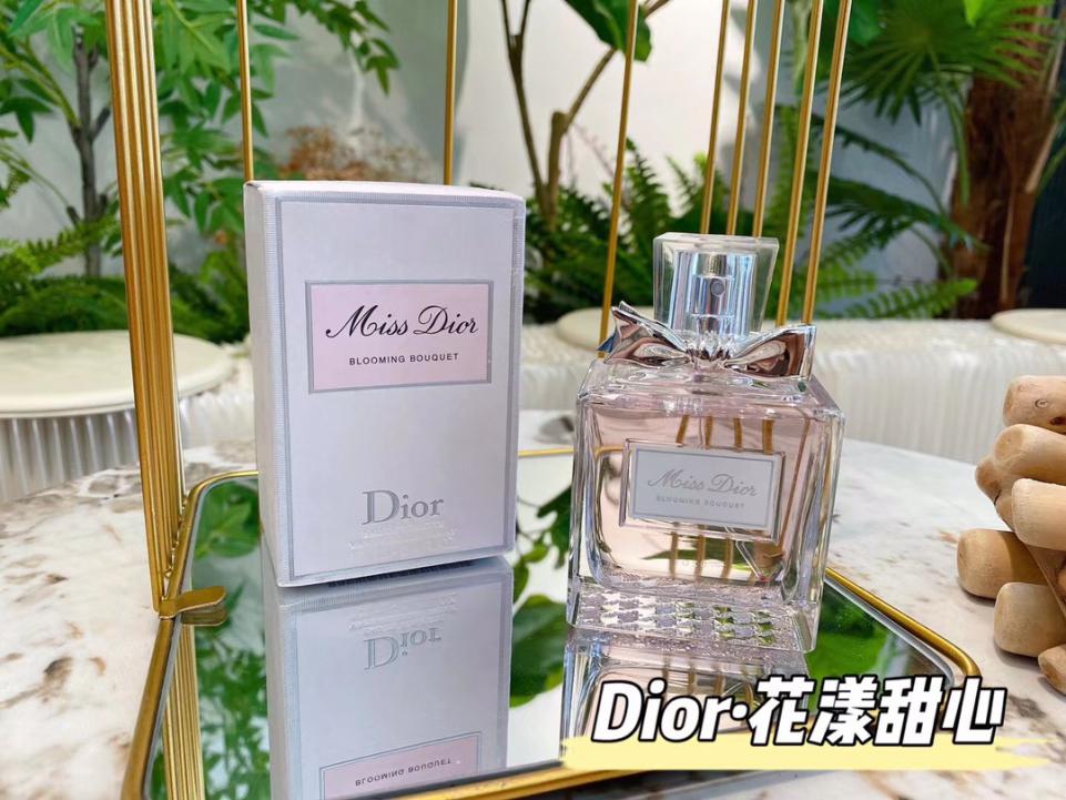 replica,repliche,fake,1:1,earrings,bracelet,ring,jewelry Profumo Dior Miss Floral Sweetheart Eau de Parfum (AB16) replica,repliche,fake,1:1,earrings,bracelet,ring,jewelry Profumo Dior Miss Floral Sweetheart Eau de Parfum (AB16)