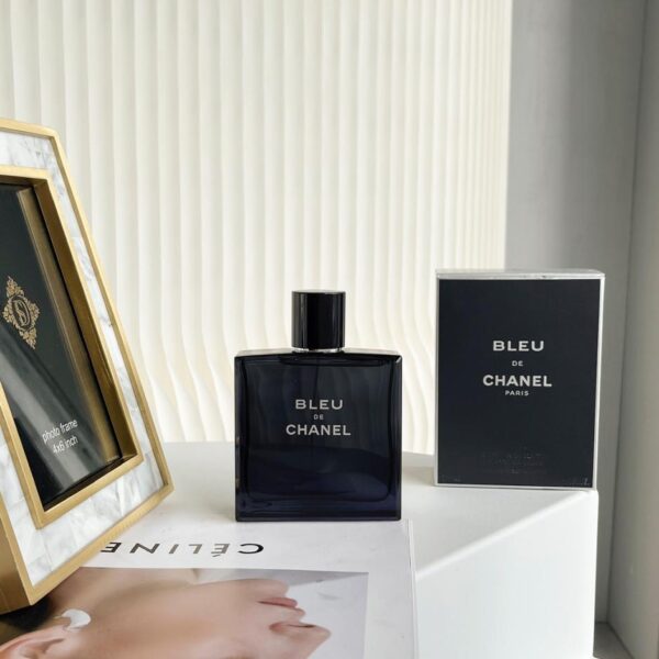 Profumo da uomo Chanel azzurro