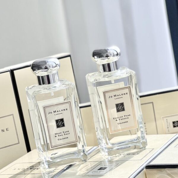 replica,repliche,fake,1:1,earrings,bracelet,ring,jewelry Il profumo più classico di Jo Malone: ​​Salvia e Sale Marino