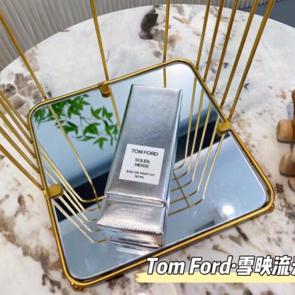 replica,repliche,fake,1:1,earrings,bracelet,ring,jewelry Tom Ford-La neve riflette la luce in streaming