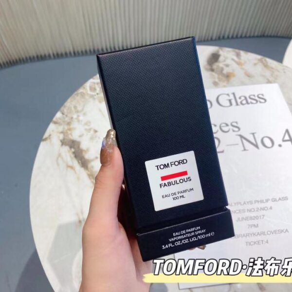 replica,repliche,fake,1:1,earrings,bracelet,ring,jewelry Tom Ford scopa una favolosa tentazione d’amore nero