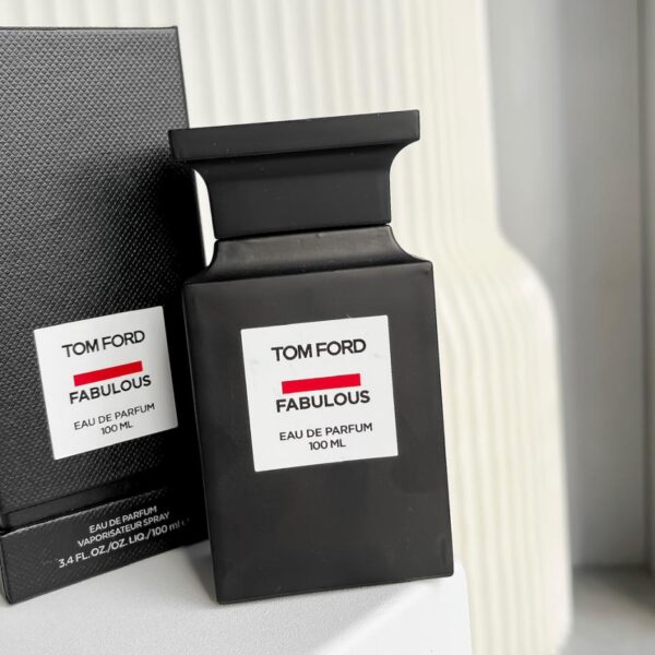 replica,repliche,fake,1:1,earrings,bracelet,ring,jewelry Tom Ford ha un profumo davvero fantastico