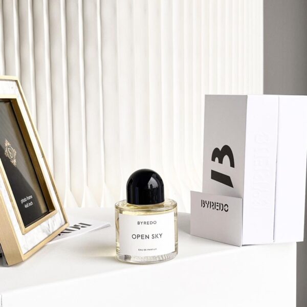 La nuova fragranza Open Sky di Byredo Open sky: (7966)