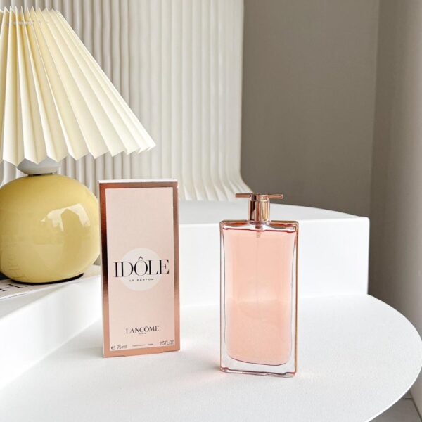 Il nuovo profumo idol rose di Lancôme, fragranza gentle lady (52D7)