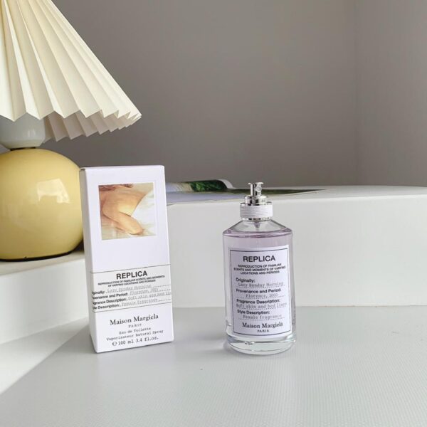 Maison Margiela Lazy Weekend: lenzuola bianche sexy e affascinanti (8E50)